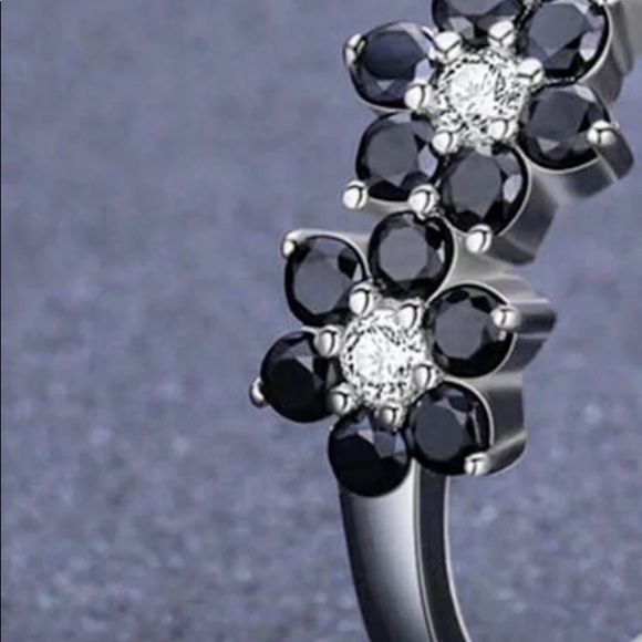 Beautiful onyx bouquet Ring NWT - Picture 4 of 4